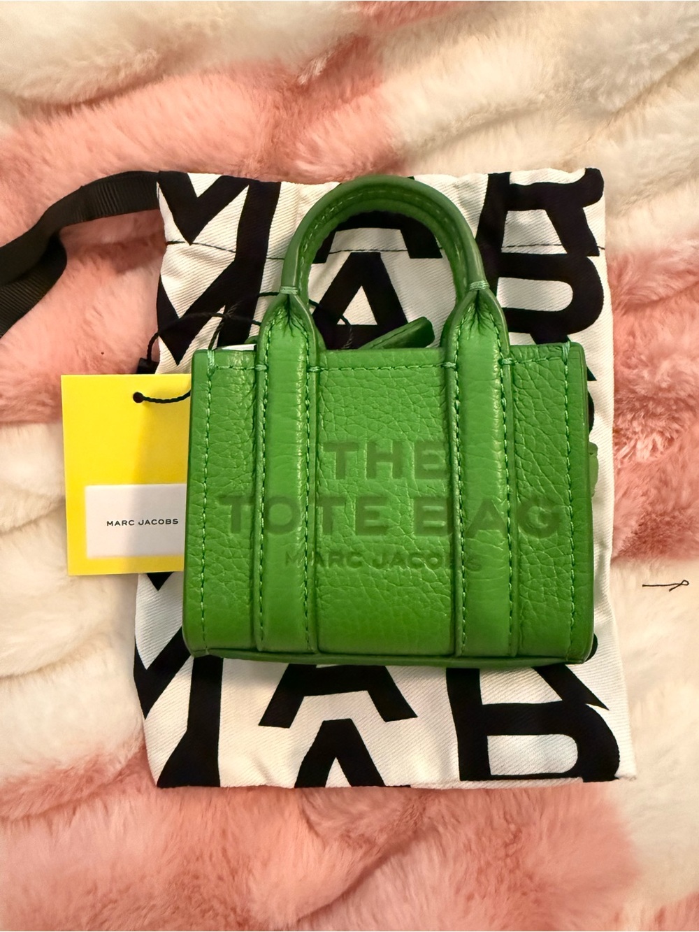 Marc Jacobs THE NANO TOTE BAG CHARM